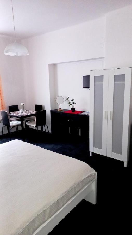 Apartmany Karlštejn エクステリア 写真