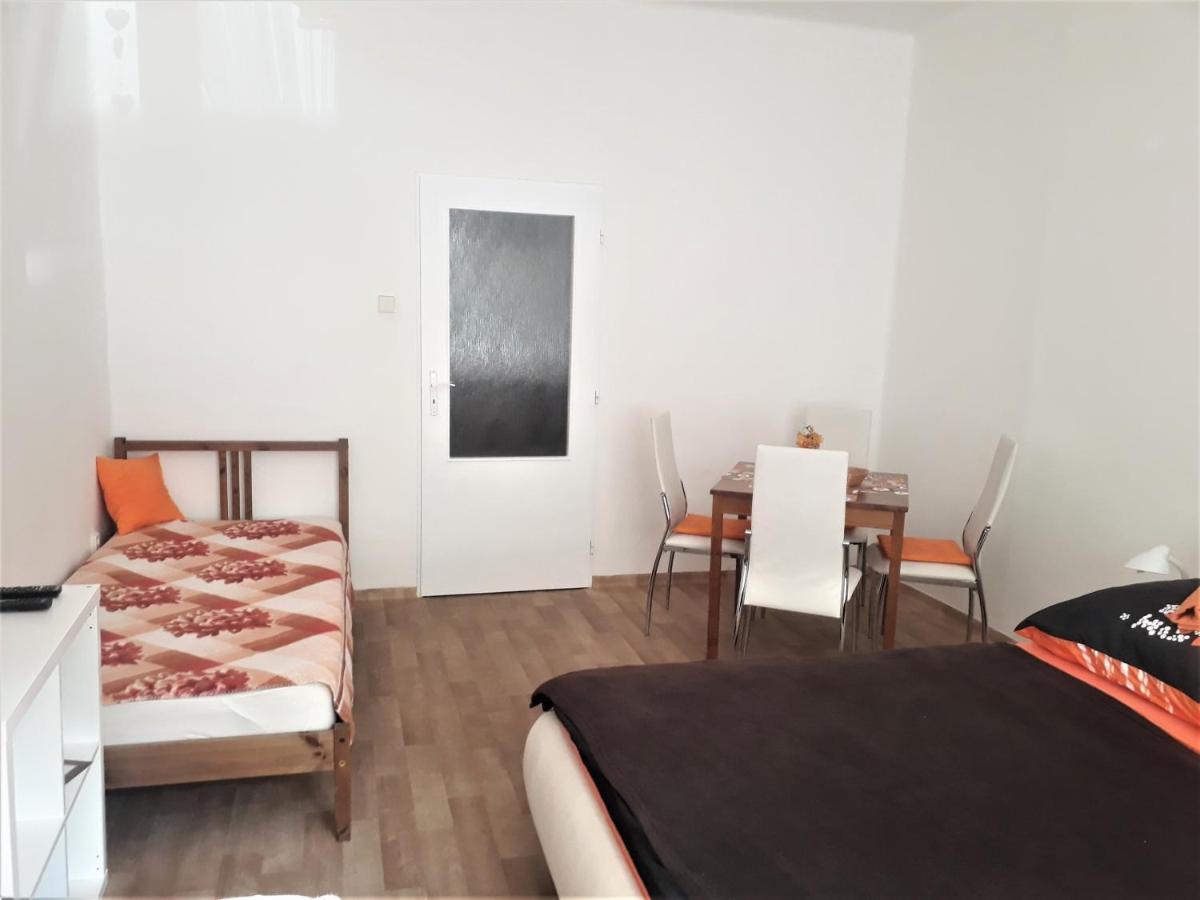 Apartmany Karlštejn エクステリア 写真